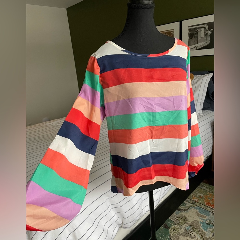 Striped blouse with balloon sleeve and scalloped back